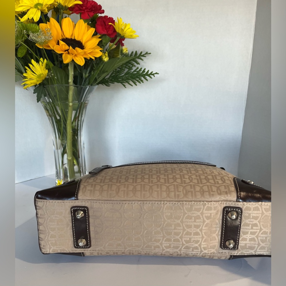 GIANI BERNINI Signature Shoulder Bag Beige Purse Brown Trim Silver Hardware Logo - Picture 9 of 12